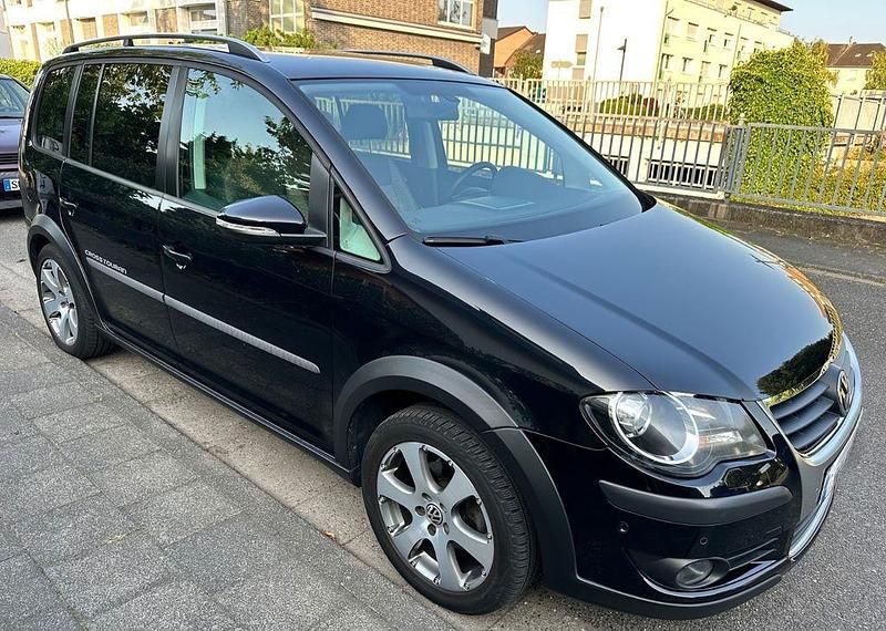 Schwarz Gebraucht 2010 VW Touran Van / Kleinbus | 3.000 € (Superpreis) - Bild 1/4