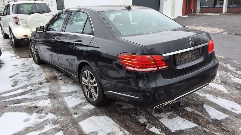 Gebraucht Mercedes E200 136 PS (100 kW) 2016 Schwarz Limousine