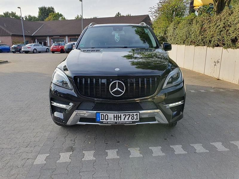 Schwarz Gebraucht 2012 Mercedes ML350 SUV | 21.500 € (Etwas zu teuer) - Bild 1/4