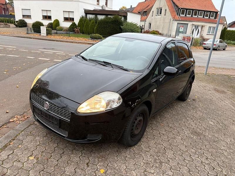 Schwarz Gebraucht 2009 Fiat Punto Dynamic Limousine | 1.850 € (Fairer Preis) - Bild 1/4