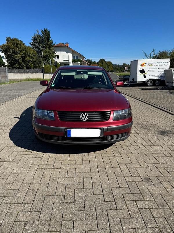 Rot Gebraucht 1997 VW Passat Limousine | 1.100 € (Guter Preis) - Bild 1/4