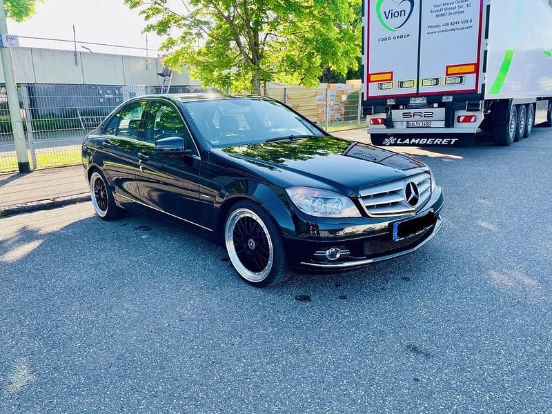 Schwarz Gebraucht 2009 Mercedes C200 Limousine | 8.099 € (Fairer Preis) - Bild 1/4
