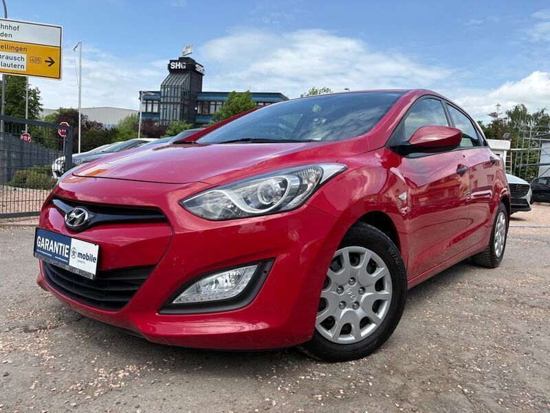 Rot Gebraucht 2012 Hyundai i30 Classic Limousine | 4.999 € (Guter Preis) - Bild 1/4