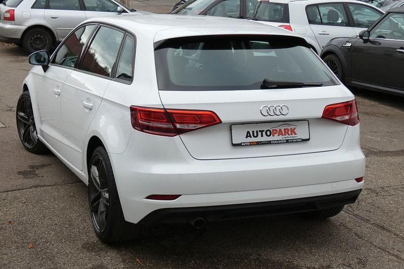 Gebraucht Audi A3 Sport 116 PS (85 kW) 2018 Weiß Limousine