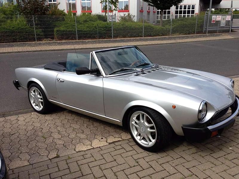 Gebraucht Fiat 124 105 PS (77 kW) 1983 Silber Cabrio
