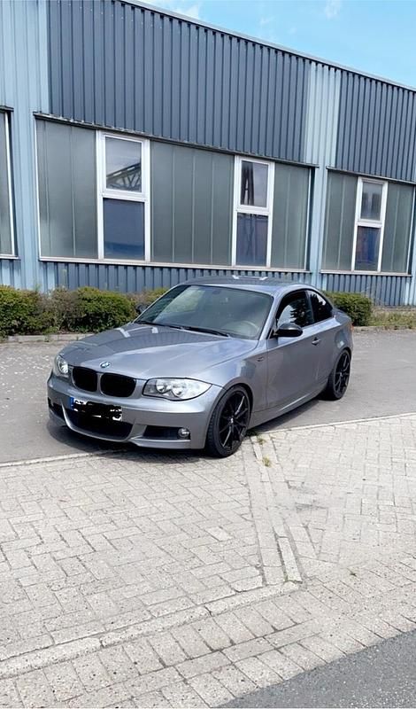 Grau Gebraucht 2009 BMW 125 Coupé M Sport Coupé | 13.000 € - Bild 1/4