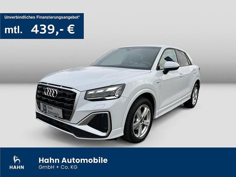 Gletscherweiß metallic Gebraucht 2024 Audi Q2 S-Line SUV | 32.430 € (Etwas zu teuer) - Bild 1/3