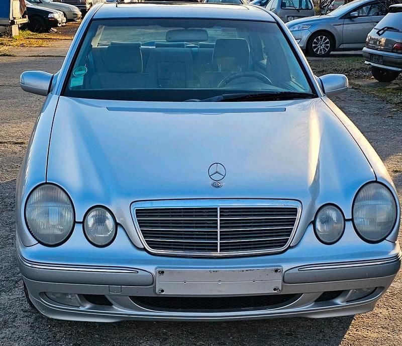 Gebraucht Mercedes E200 165 PS (121 kW) 2000 Grau Limousine
