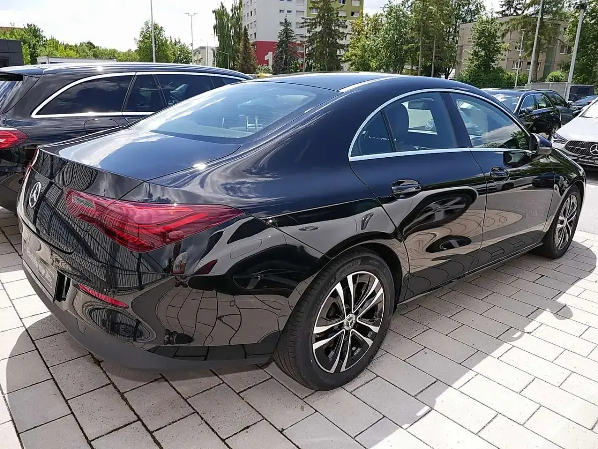Gebraucht Mercedes CLA200 150 PS (110 kW) 2024 Kosmosschwarz Coupé