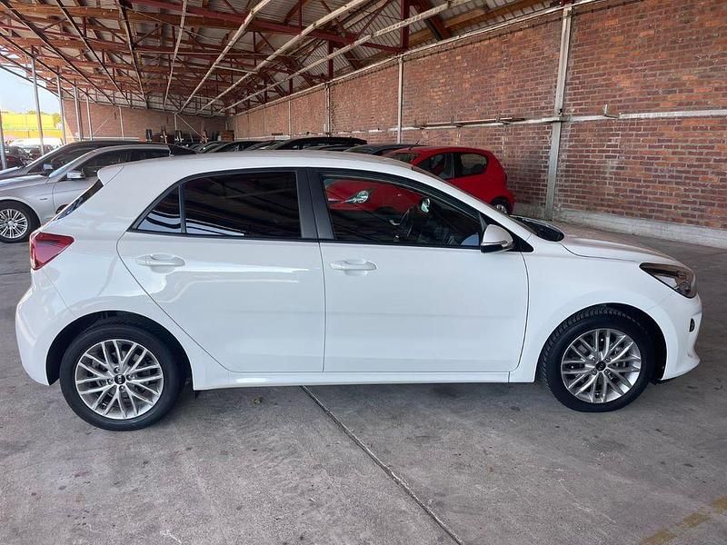Gebraucht Kia Rio DREAM-TEAM Edition 101 PS (74 kW) 2019 Weiß Limousine