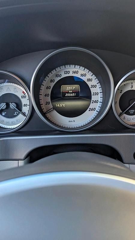 Gebraucht Mercedes E220 163 PS (119 kW) 2013 Limousine