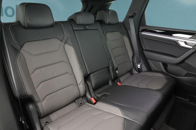 Gebraucht VW Touareg 286 PS (210 kW) 2024 Grau SUV