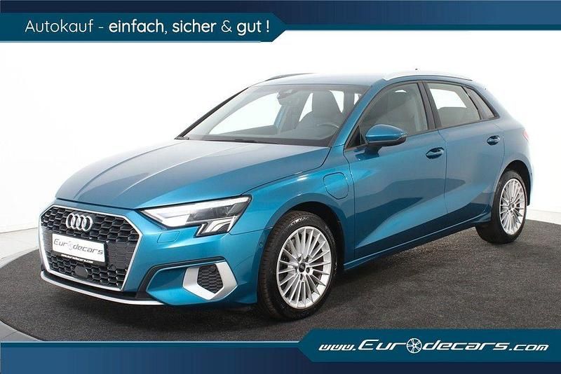 Blau Gebraucht 2021 Audi A3 e-tron Sport Kleinwagen | 22.400 € (Etwas zu teuer) - Bild 1/4