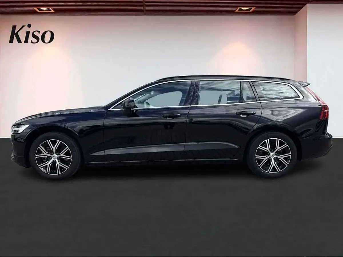 Gebraucht Volvo V60 145 PS (106 kW) 2023 Kombi