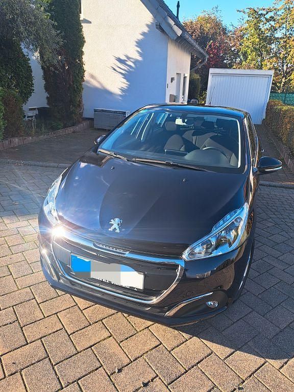 Blau Gebraucht 2019 Peugeot 208 Active Kleinwagen | 8.500 € (Guter Preis) - Bild 1/4