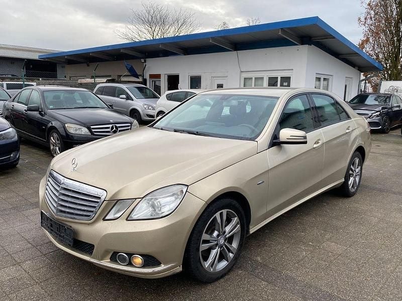 Gebraucht Mercedes E220 170 PS (125 kW) 2009 Beige Limousine