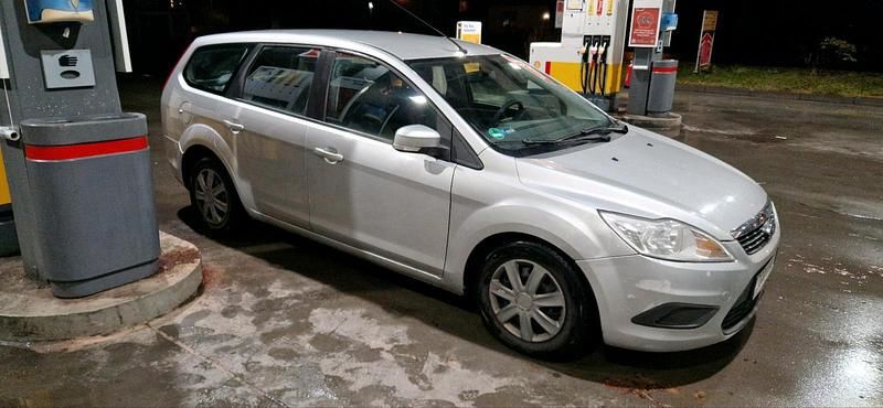 Gebraucht Ford Focus 90 PS (66 kW) 2009 Silber Kombi
