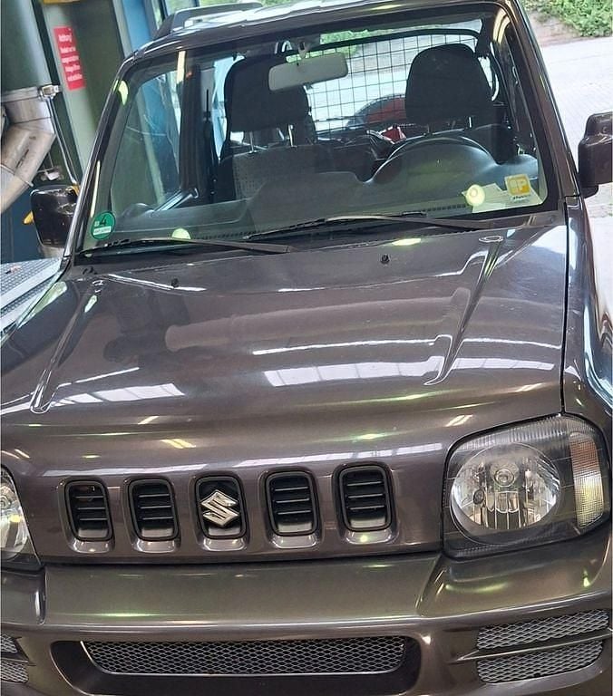 Grau Gebraucht 2010 Suzuki Jimny SUV | 7.500 € (Guter Preis) - Bild 1/4