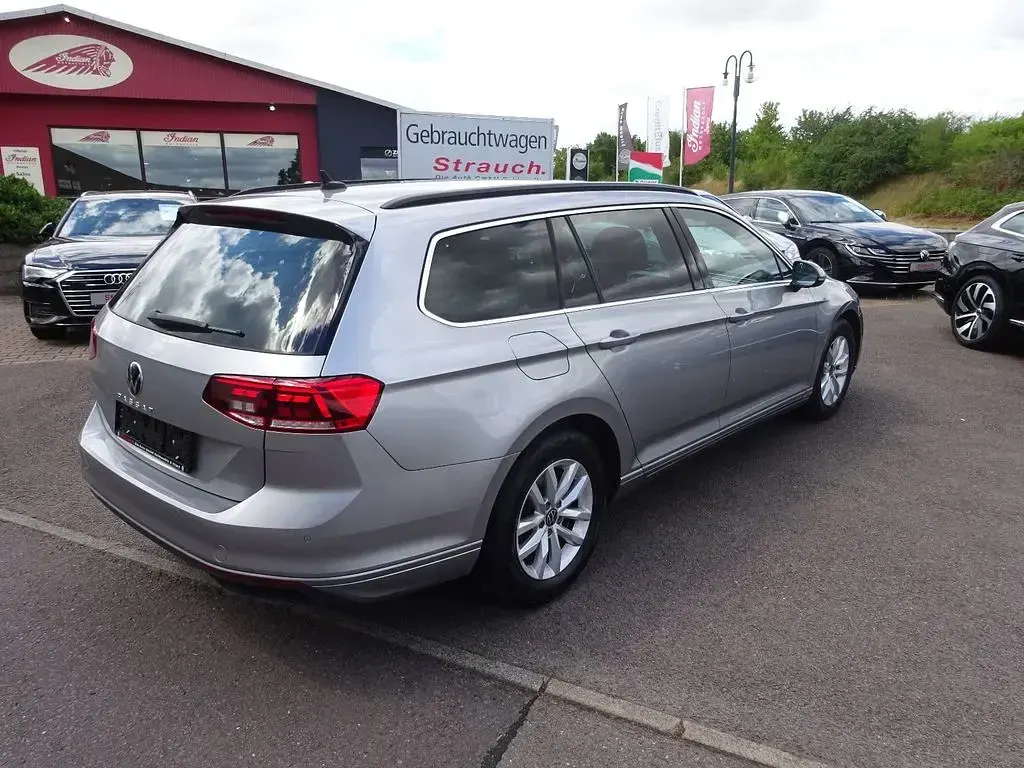 Gebraucht VW Passat Business 150 PS (110 kW) 2022 Pyritsilber metallic Kombi