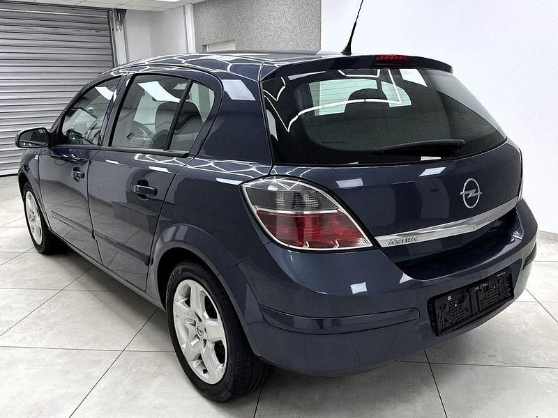 Gebraucht Opel Astra 90 PS (66 kW) 2008 Grau Limousine