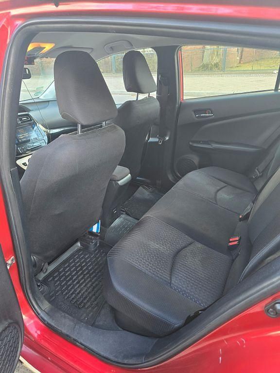 Gebraucht Toyota Prius Comfort 122 PS (89 kW) 2017 Rot Limousine