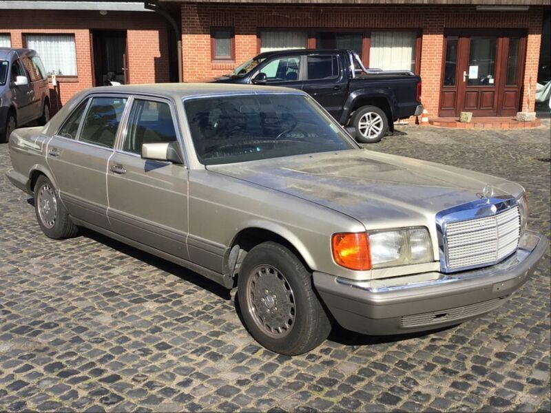Silber Gebraucht 1987 Mercedes 560 Limousine | 29.800 € - Bild 1/4