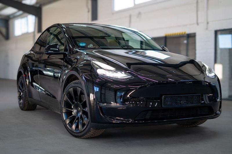 Schwarz Gebraucht 2023 Tesla Model Y SUV | 33.290 € (Superpreis) - Bild 1/4