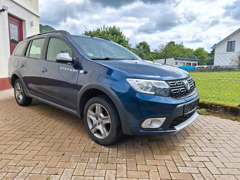 Blau Gebraucht 2019 Dacia Logan Stepway Limousine | 10.499 € (Etwas zu teuer) - Bild 1/4