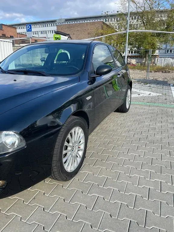 Gebraucht Alfa Romeo 147 Distinctive 150 PS (110 kW) 2006 Schwarz Kleinwagen
