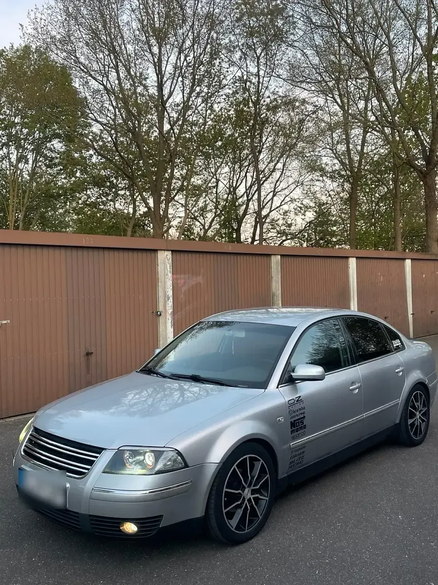 Usata VW Passat 105 CV (77 kW) 2003 Argento Berlina