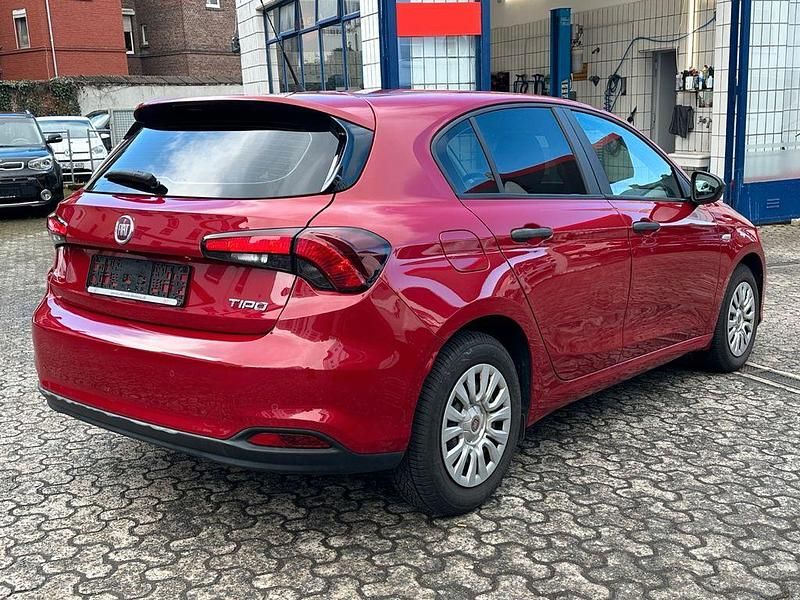 Gebraucht Fiat Tipo Pop 95 PS (69 kW) 2017 Rot Limousine