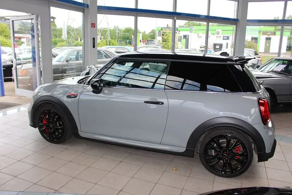 Gebraucht Mini John Cooper Works 231 PS (169 kW) 2021 Moonwalk grey (metallic) Kleinwagen