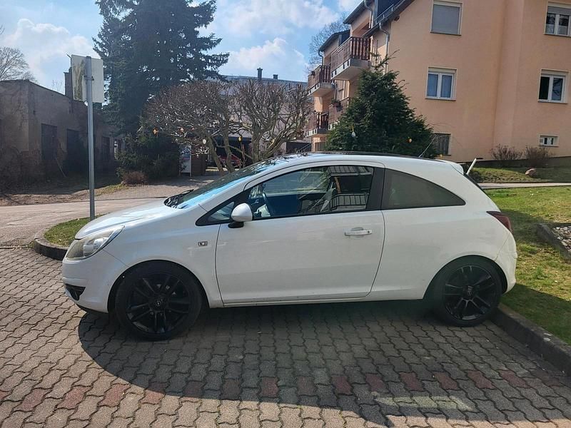 Gebraucht Opel Corsa Edition 85 PS (62 kW) 2009 Andere farben Kleinwagen