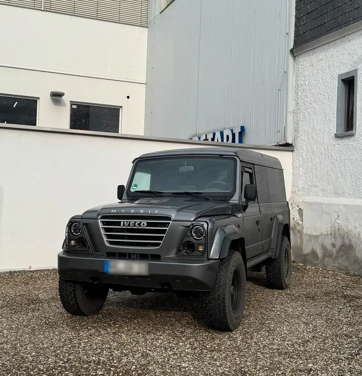 Second-hand Iveco Massif 176 CP (129 kW) 2009 Gri SUV
