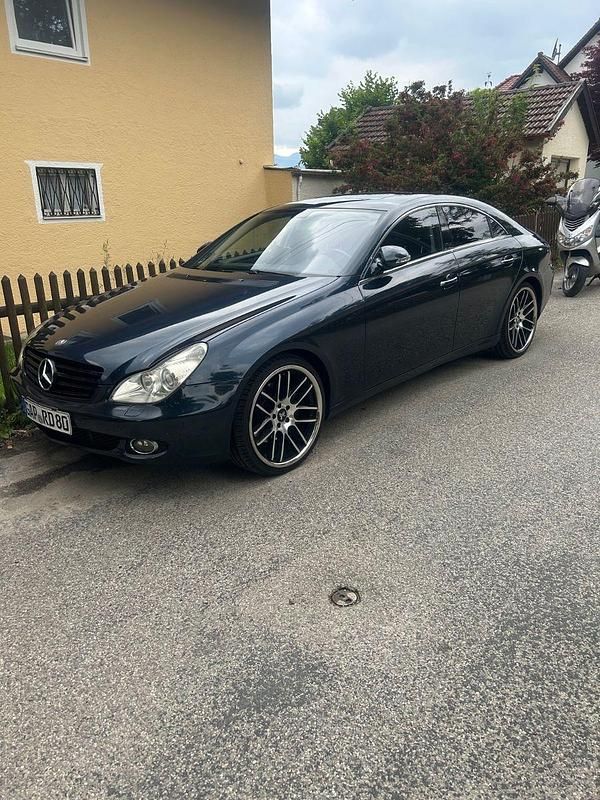 Grau Gebraucht 2006 Mercedes CLS350 Coupé | 7.400 € (Guter Preis) - Bild 1/4