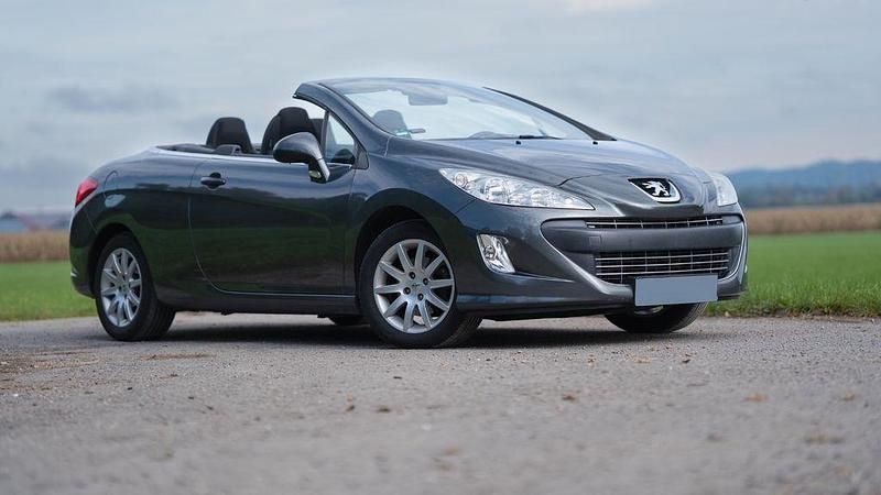 Grau Gebraucht 2011 Peugeot 308 CC Tendance Cabrio | 6.000 € (Fairer Preis) - Bild 1/4