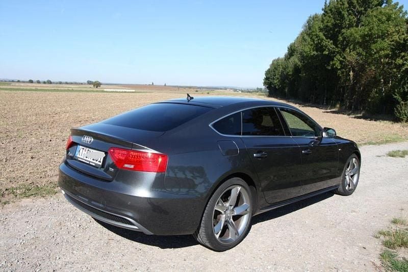 Grau Gebraucht 2015 Audi A5 Sportback S-Line Kleinwagen | 17.900 € (Fairer Preis) - Bild 1/4