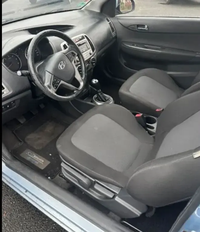 Gebraucht Hyundai i20 Trend 75 PS (55 kW) 2013 Blau Kleinwagen