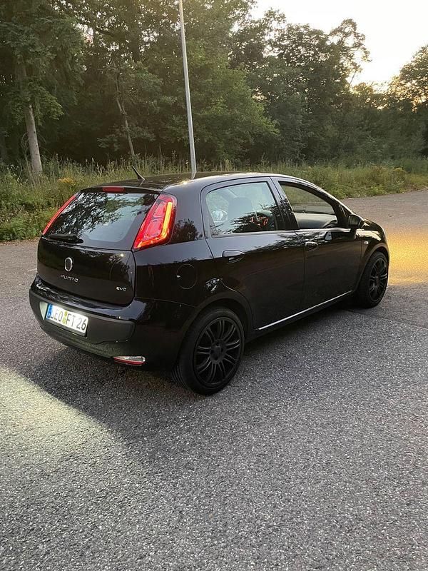 Gebraucht Fiat Punto Evo 105 PS (77 kW) 2011 Schwarz Kleinwagen