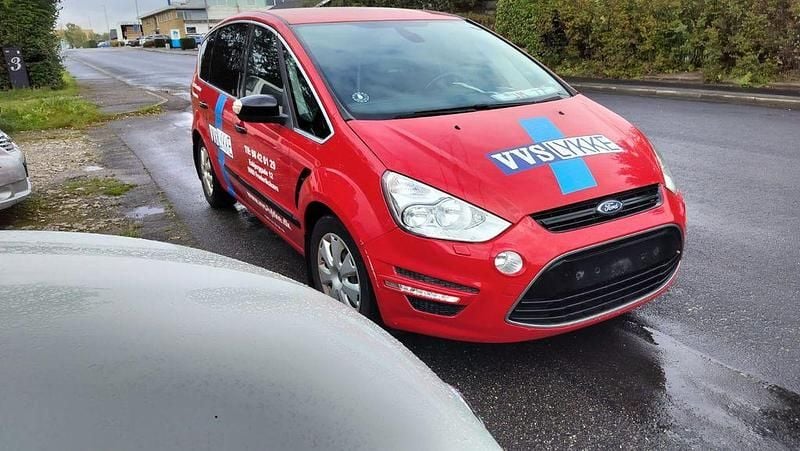 Gebraucht Ford S-MAX Titanium 160 PS (117 kW) 2013 Rot Van / Kleinbus