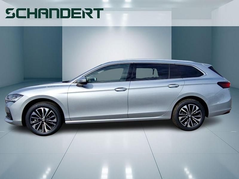 Neu Skoda Superb Selection 193 PS (141 kW) 2026 Pebble silber metallic Kombi