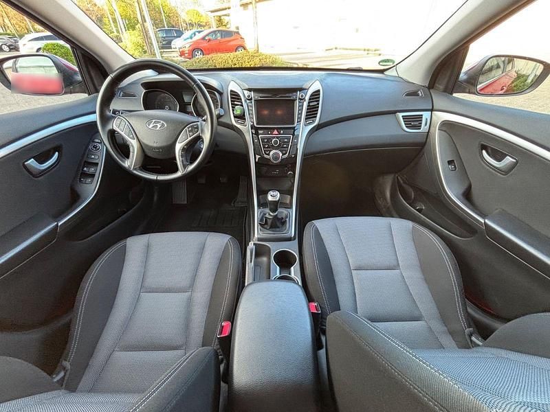 Gebraucht Hyundai i30 YES! Silver 101 PS (74 kW) 2016 Rot Kombi