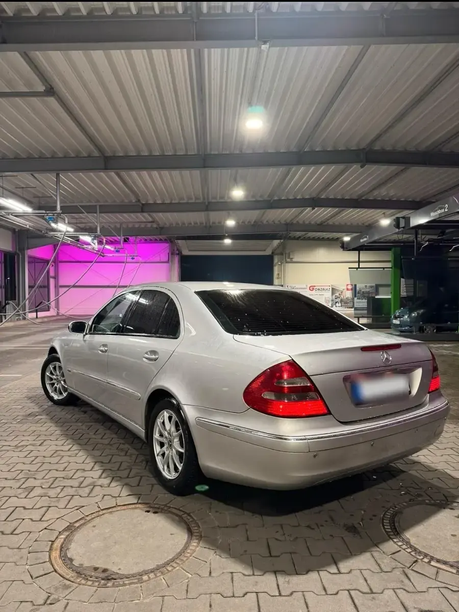 Gebraucht Mercedes E200 Elegance 122 PS (89 kW) 2002 Silber Limousine
