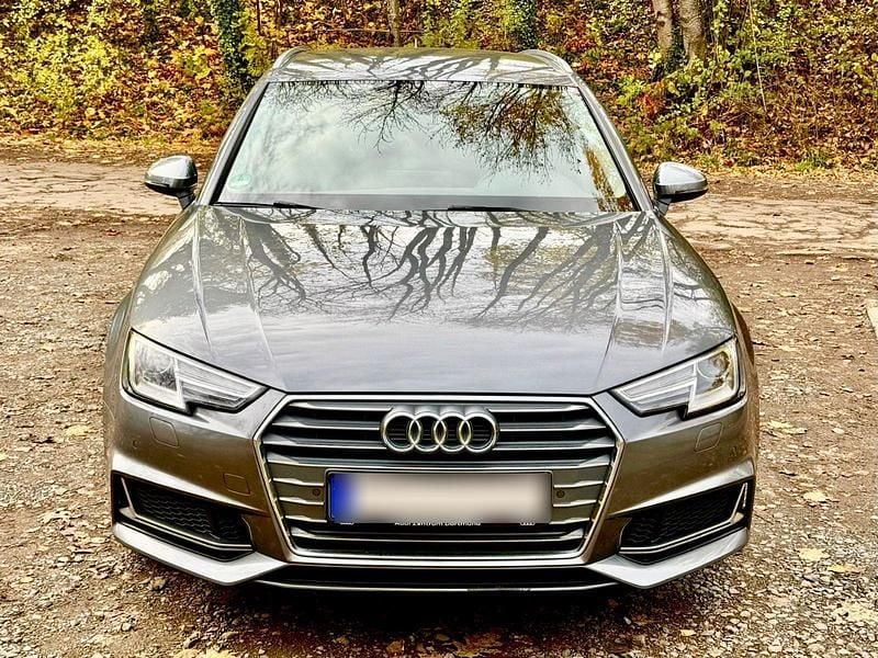 Gebraucht Audi A4 Comfort 245 PS (180 kW) 2019 Grau Kombi