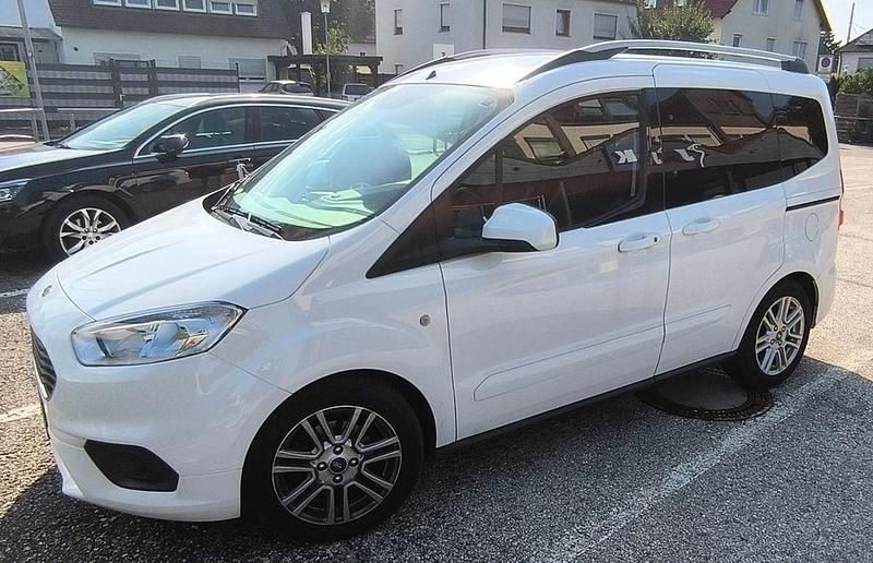 Weiß Gebraucht 2020 Ford Tourneo Courier Van / Kleinbus | 16.000 € (Fairer Preis) - Bild 1/4