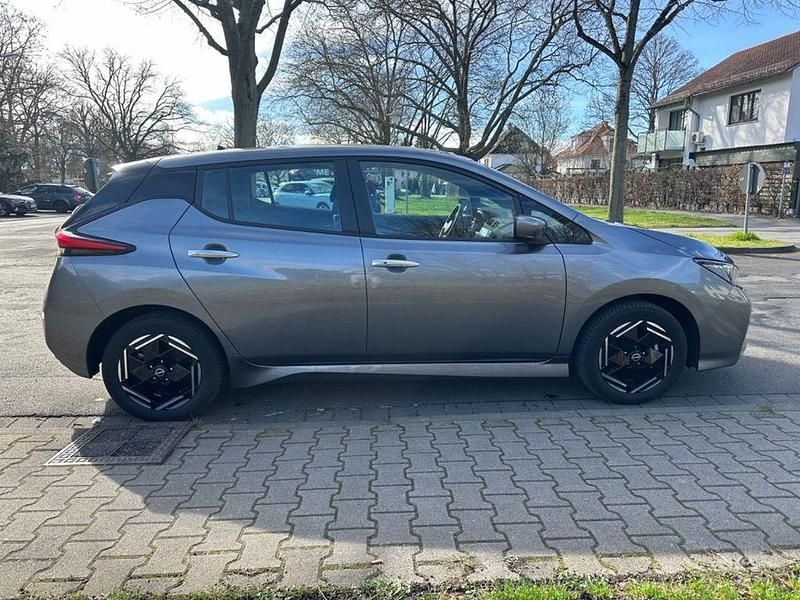 Gebraucht Nissan Leaf 360º 110 kW (150 PS) 2023 Grau Kleinwagen