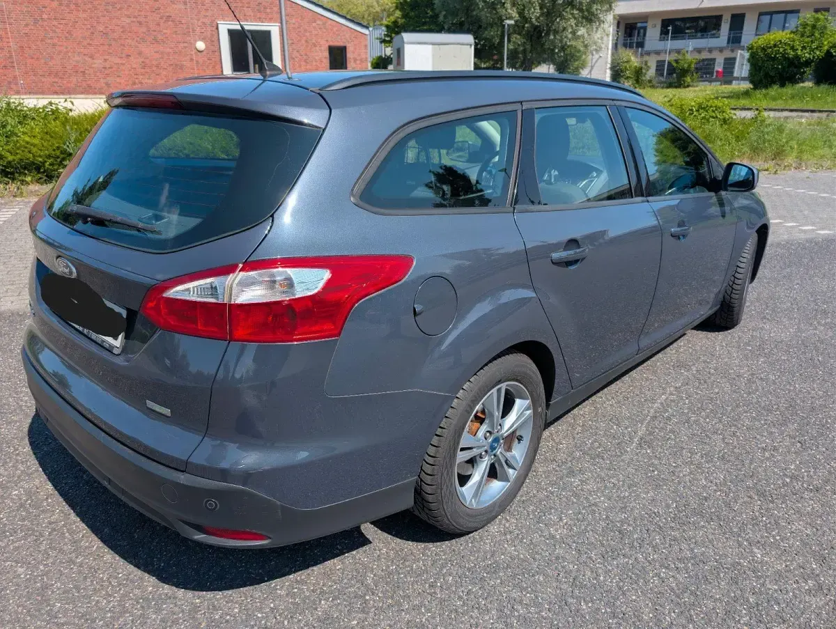 Gebraucht Ford Focus 100 PS (73 kW) 2014 Andere farben Kombi
