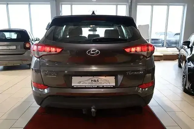 Gebraucht Hyundai Tucson GO! 177 PS (130 kW) 2017 Moon rock / met SUV