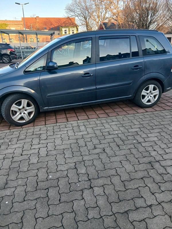 Gebraucht Opel Zafira 115 PS (84 kW) 2009 Andere farben Van / Kleinbus
