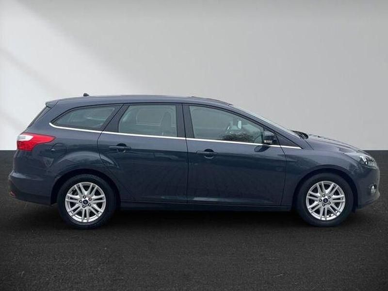 Gebraucht Ford Focus Titanium 125 PS (91 kW) 2014 Midnight skygrau metallic Kombi